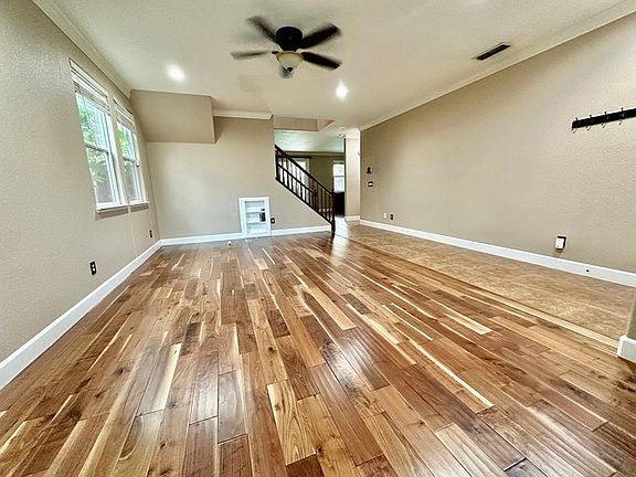 3rd image of 1921 Marinette Ln