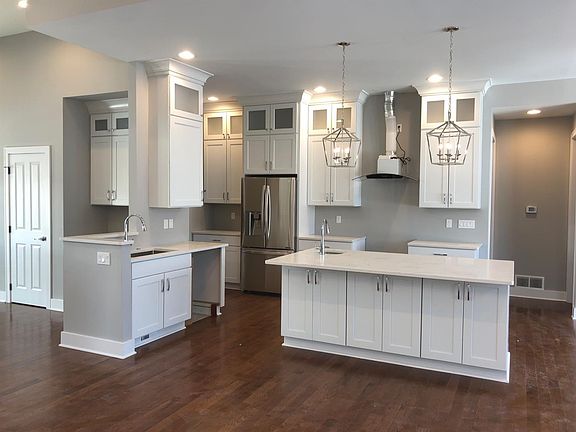 2nd image of 6 Arbor Ln
