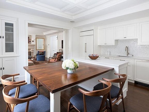 5th image of 142 Chestnut St #8-9