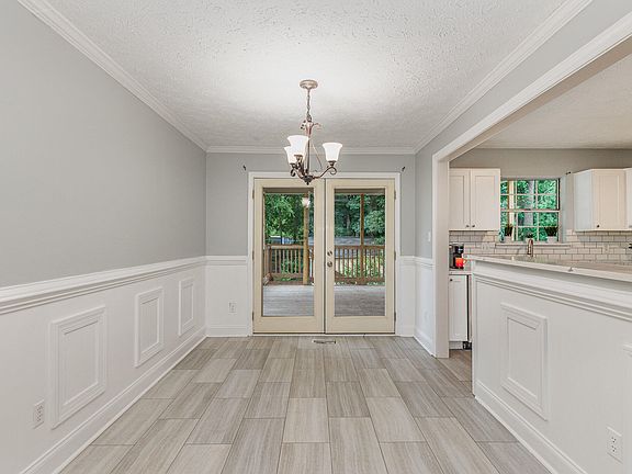 5th image of 3903 Tyne Dr