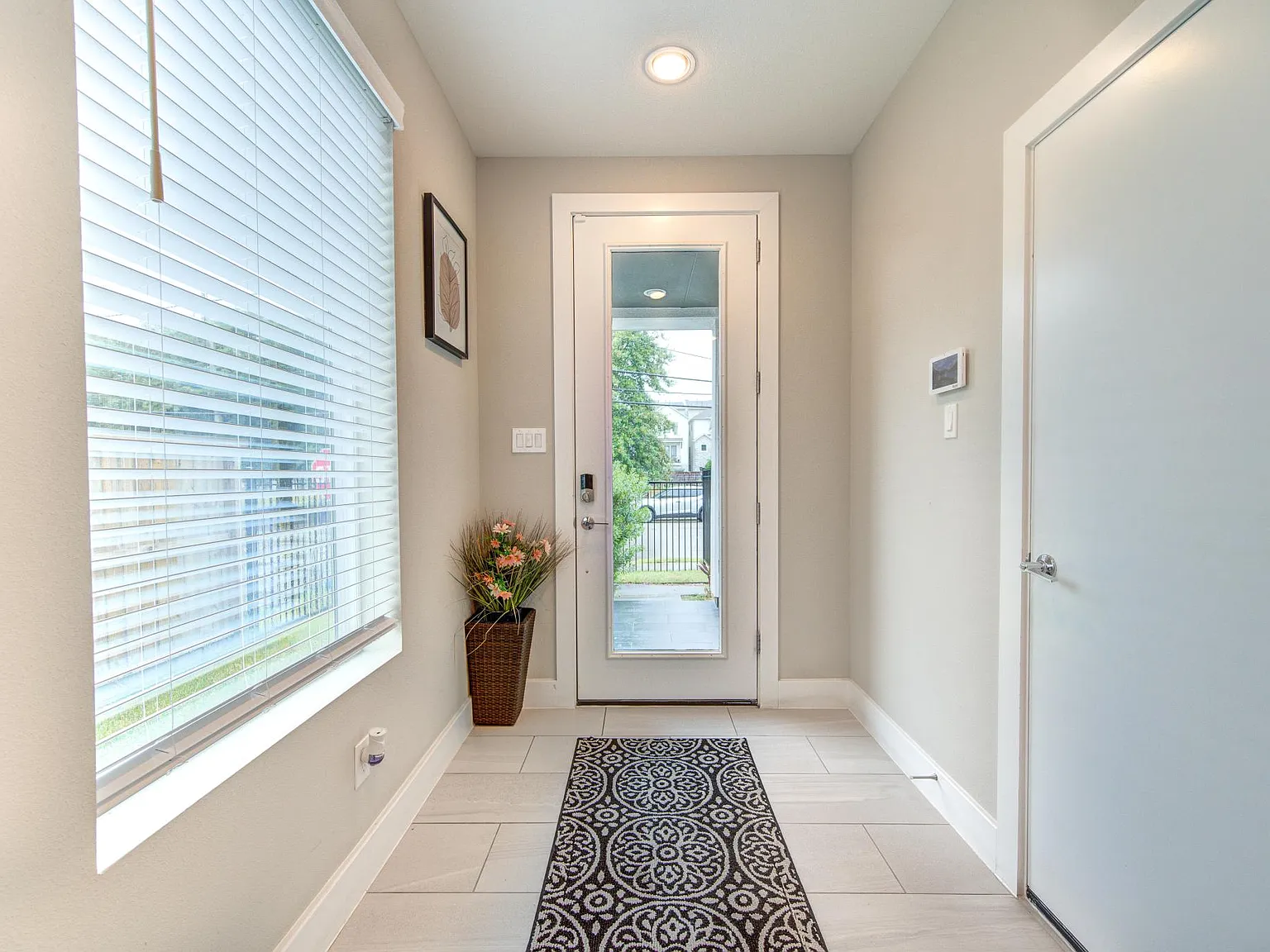 3 bed, 3.5 bath, 1876 sqft, $3,500 — Photo 3