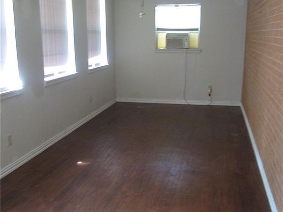 4th image of 2224 S Willis St