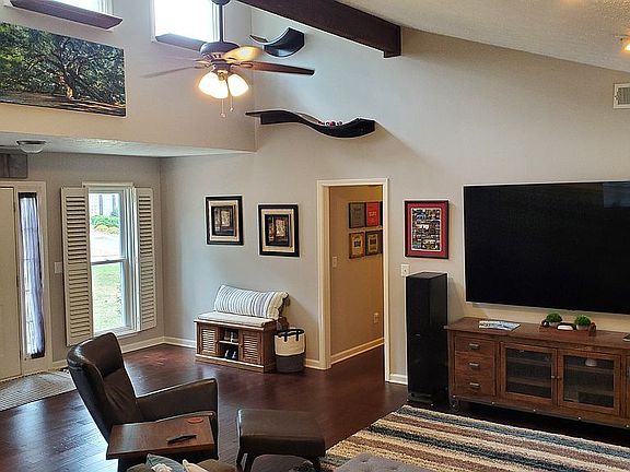 2nd image of 100 Saddlebrook Dr