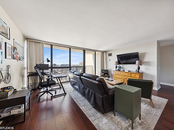3rd image of 1540 Lasalle St #1108