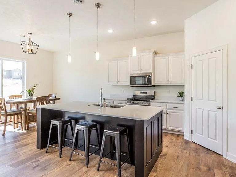 7409SO Grand Arbor Cres — Photo 1