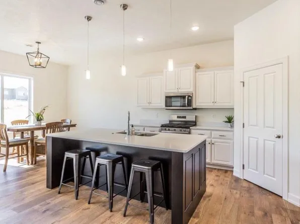 7409SO Grand Arbor Cres, Sioux Falls, SD 57108