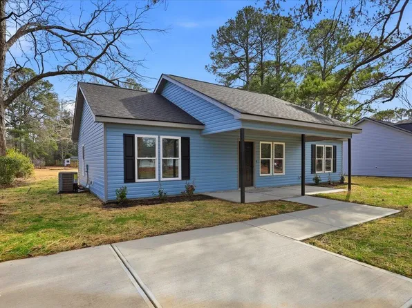 102 E Pope Ave, Kenly, NC 27542