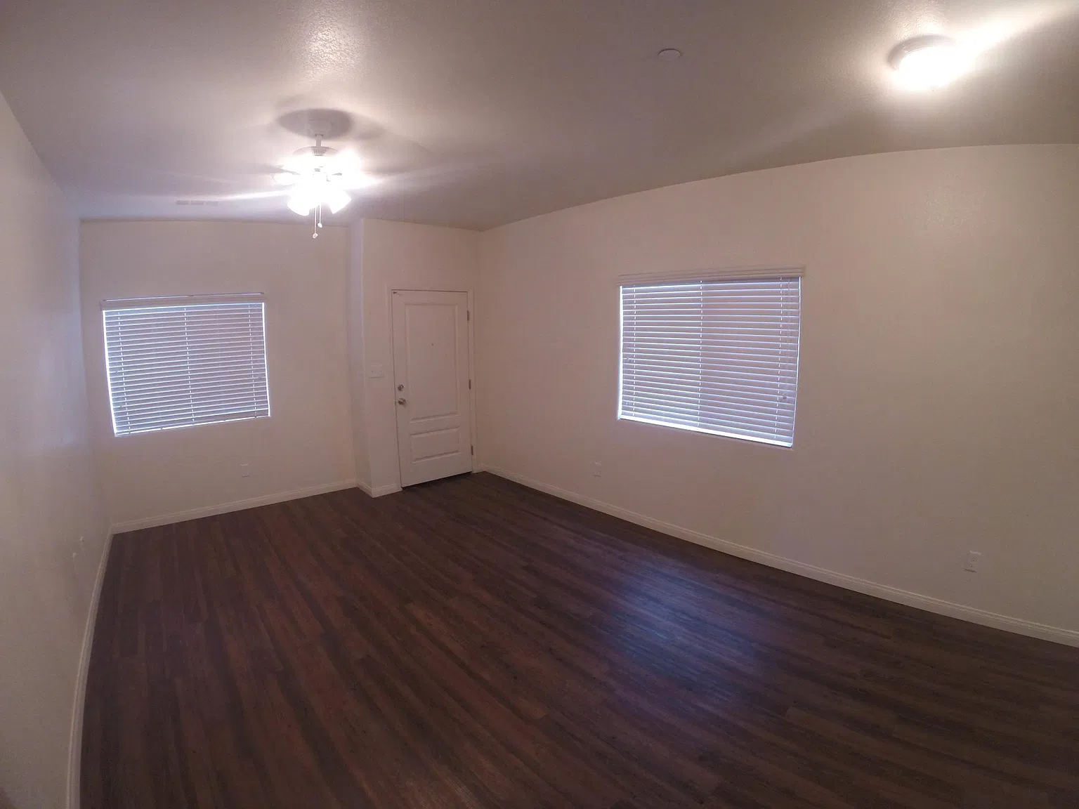 2 bed, 943 sqft, $1,750 — Photo 2