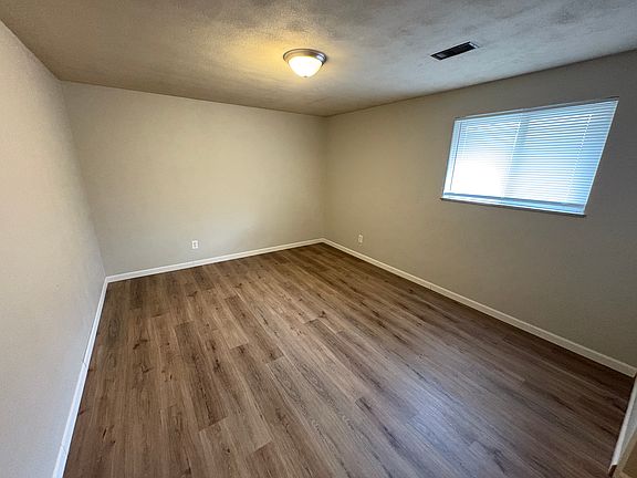 4th image of 2613 W Wardcliffe Dr #D