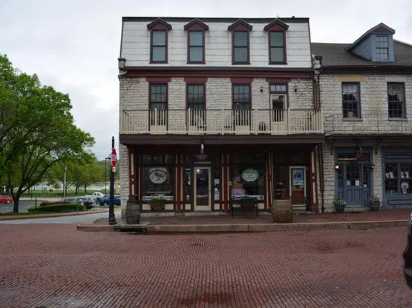 300 S Main St #1, Saint Charles, MO 63301