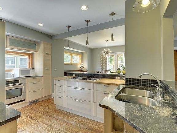 5th image of 2751 Hayes St NE