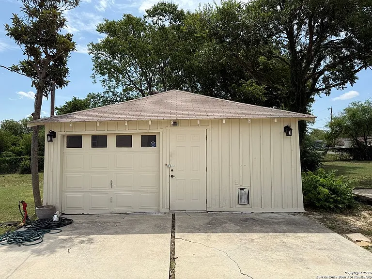 1214 Sutton Dr — Photo 16