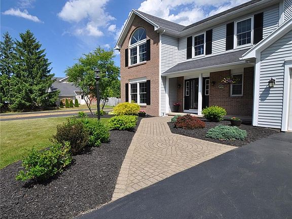 3rd image of 79 Old Country Ln