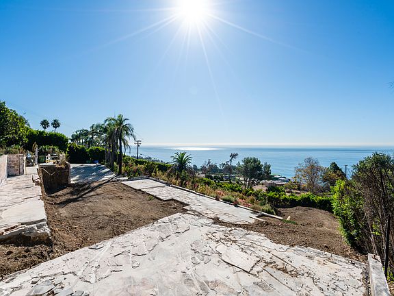 5th image of 4755 Avenida Del Mar