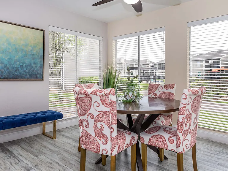 Royal Wildewood Manor Apartments — Photo 16