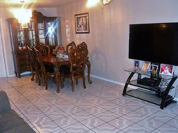 2nd image of 4 Hobbs Pl