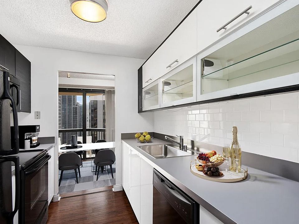 1st image of 1132 N Dearborn St #517