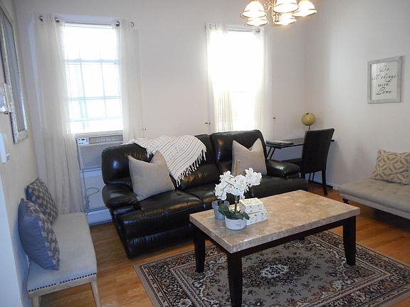 4th image of 130 Kensington Ave