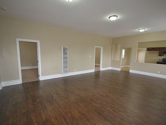 3rd image of 939 E 49th St