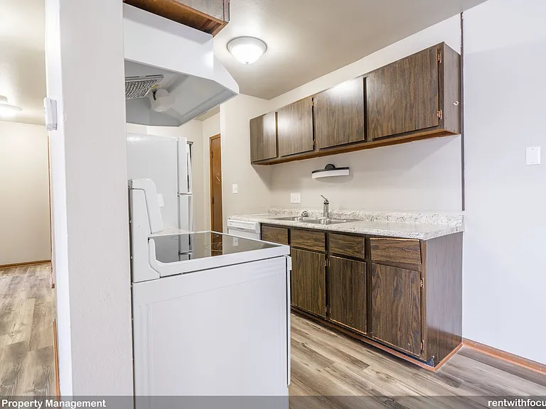 1225 Doctors Dr — Photo 2