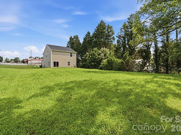 4th image of 1820 Safriet Rd