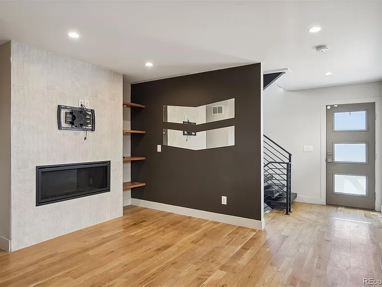 1386 Zenobia St — Photo 10