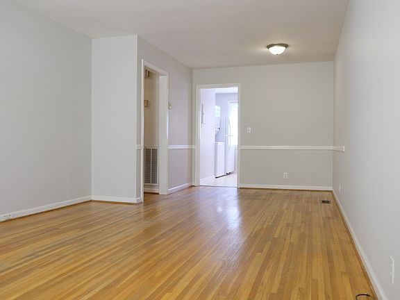 2nd image of 411A Chesterfield Ave #A