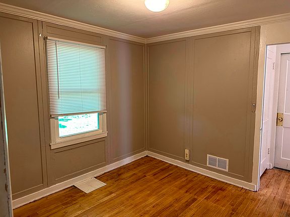 5th image of 215 S Pine St