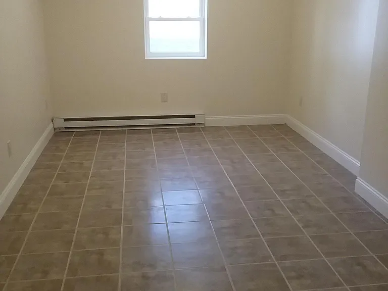 218 Main St — Photo 5