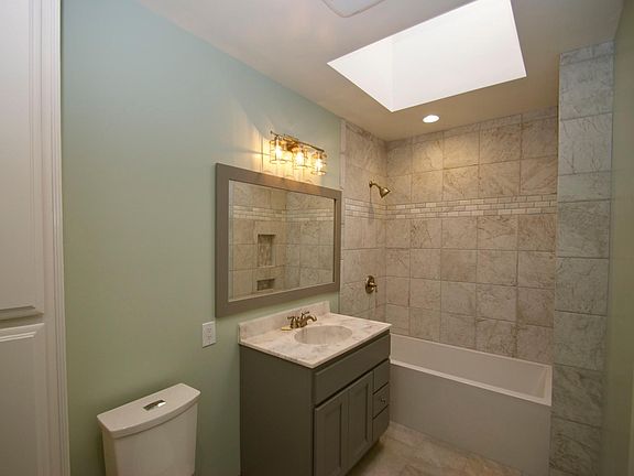 5th image of 4859 Lotus St