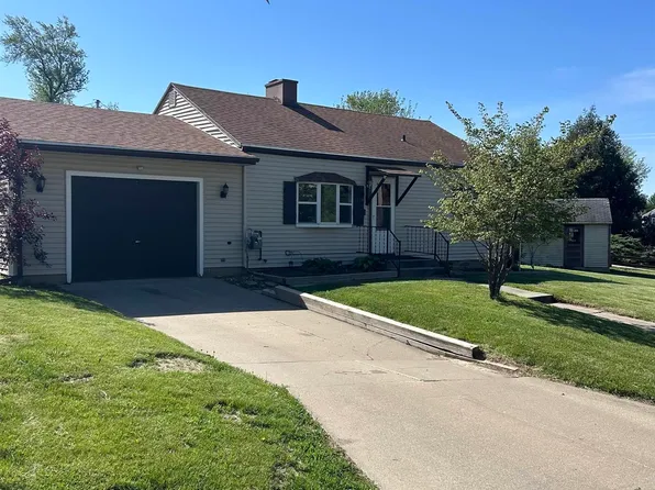 1516 Kalsem Blvd, Marshalltown, IA 50158