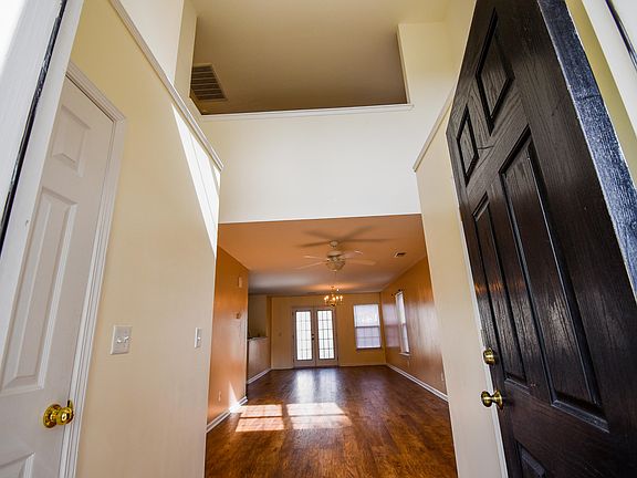 4th image of 4816 Willow Brook Ln