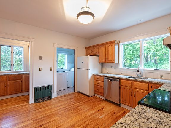3rd image of 6 Manson Rd #2