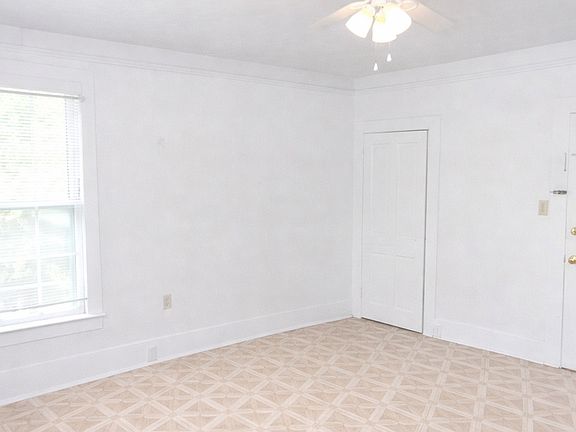 5th image of 411 SW 2nd St APT 3