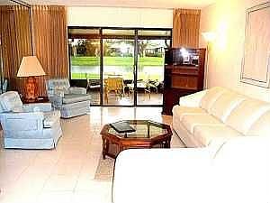 3rd image of 5070 Mirror Lakes Blvd