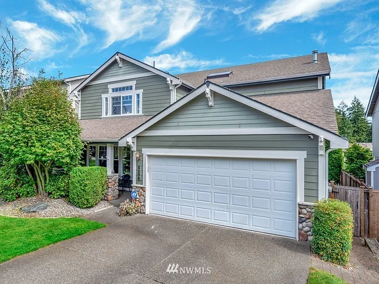 1106 Villanova St NE — Photo 1