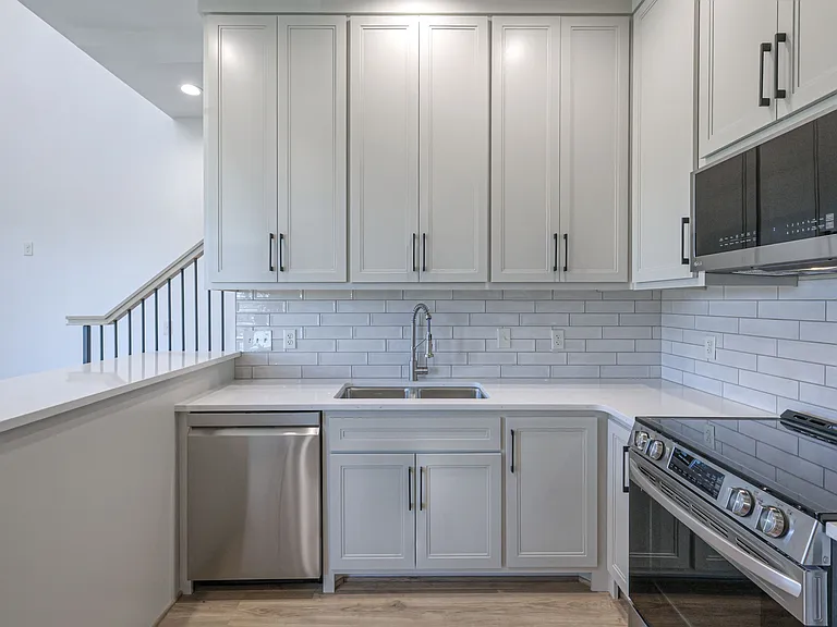 1025 Southwalk Dr — Photo 57