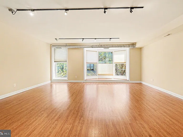 338 N Charles St — Photo 2