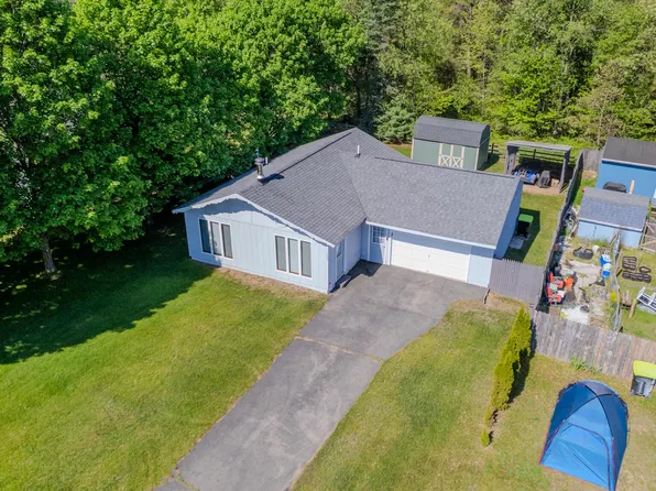 1065 Tanglewood Dr, Saint Helen, MI 48656