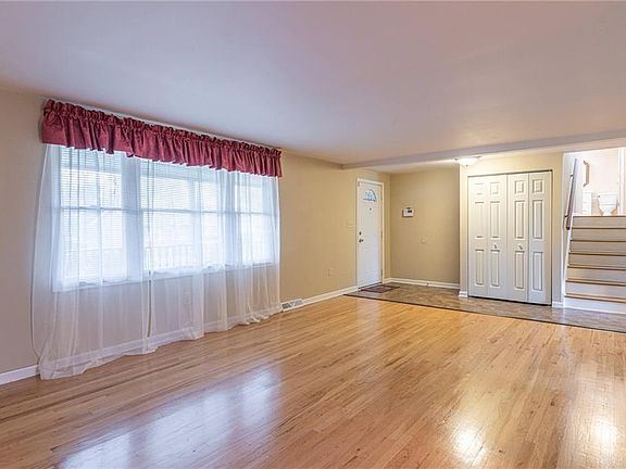 3rd image of 4949 Sweetleaf Dr