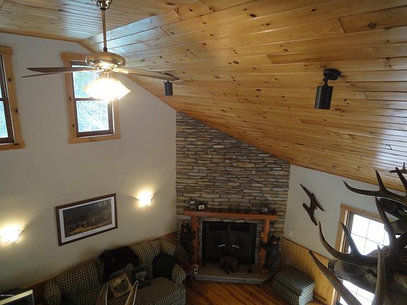 4th image of 30 Dicks Ln