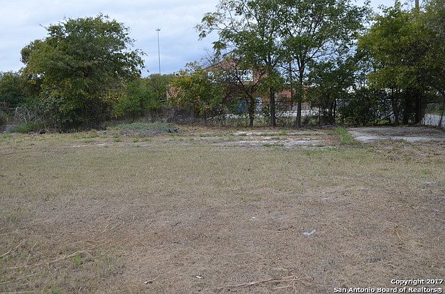 2nd image of 246 W Lachapelle