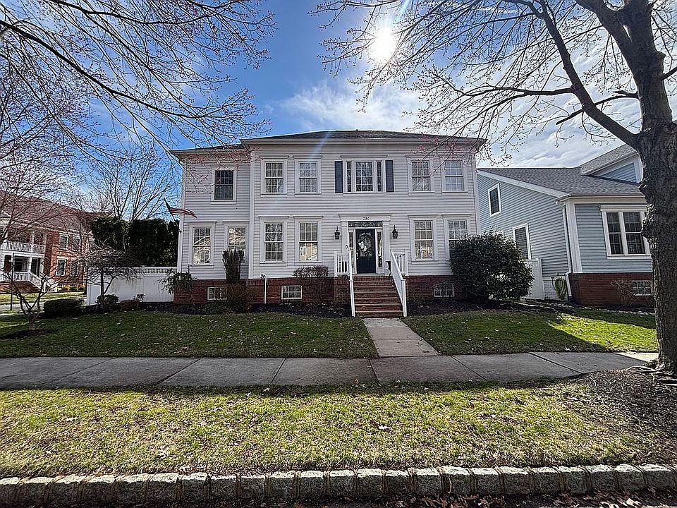 1st image of 250 Garden Pl