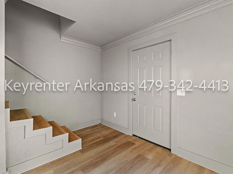 390 S University Ave — Photo 7