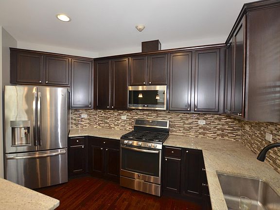 4th image of 2504 Dunraven Ave
