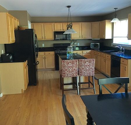 3rd image of 600 Akehurst Ln