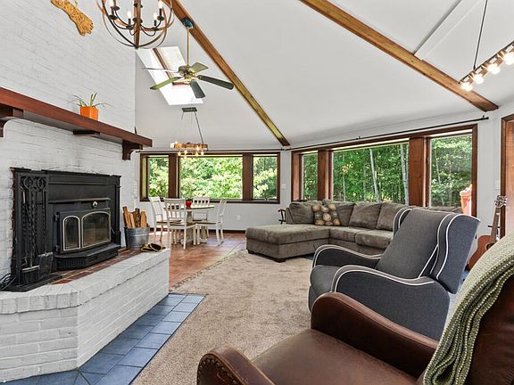 4th image of 220 Fort Hill Road