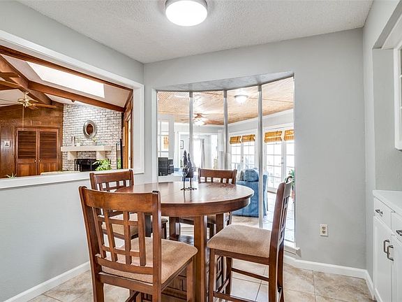 4th image of 2412 Coleshire Dr