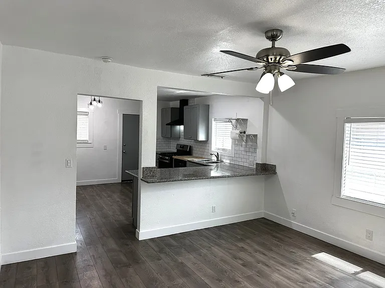 1532 N Calaveras St — Photo 7