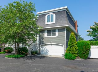 22 Salt Meadow Rd #22, Babylon, NY 11702